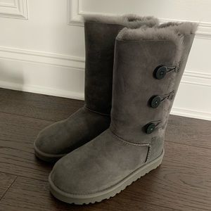 Uggs Bailey Button Gray